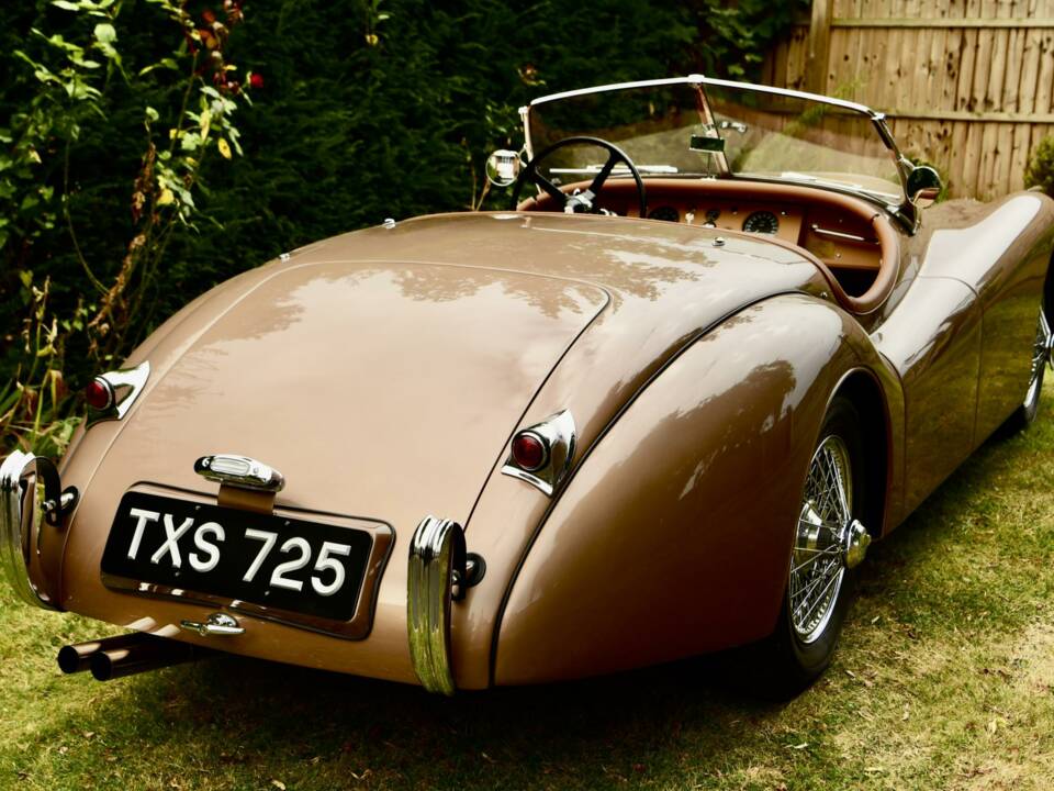 Image 13/50 of Jaguar XK 120 OTS (1950)