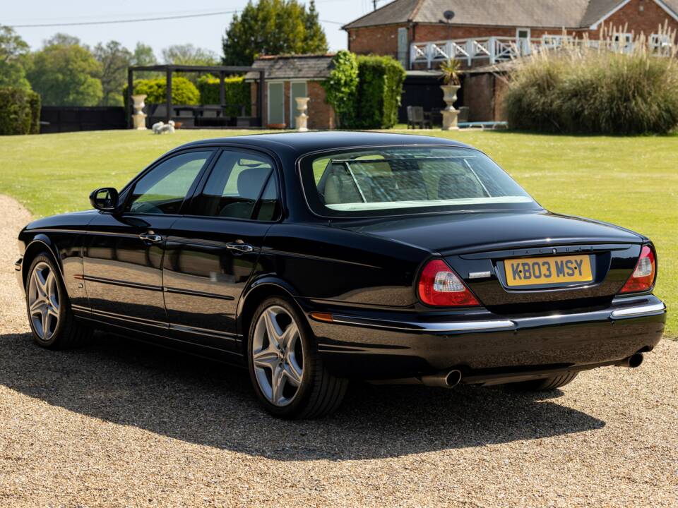 Image 3/43 of Jaguar XJR (2003)