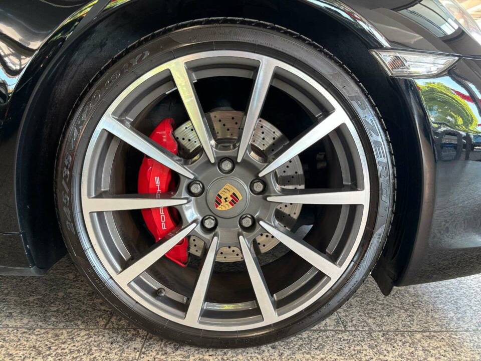 Image 7/20 of Porsche 911 Targa 4 GTS (2015)