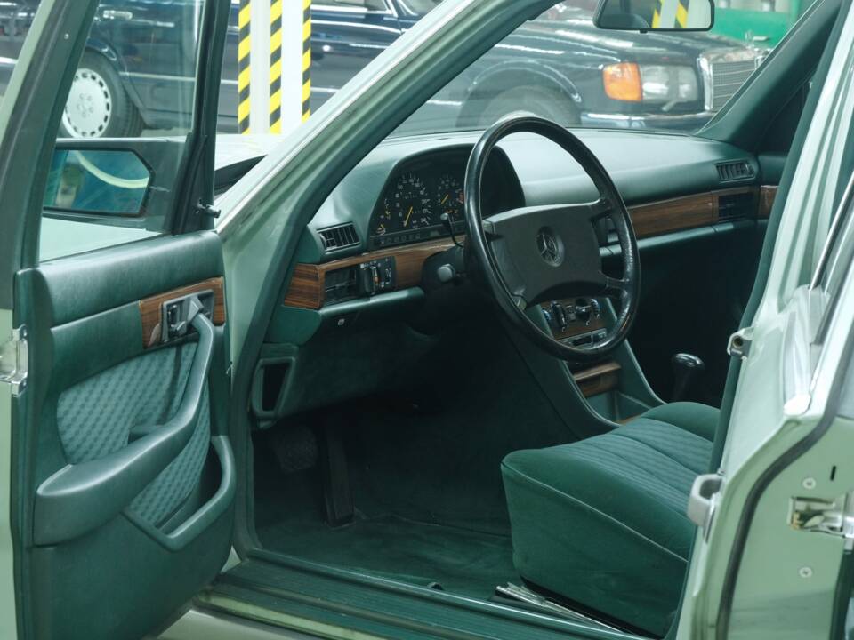 Bild 41/50 von Mercedes-Benz 300 SE (1986)