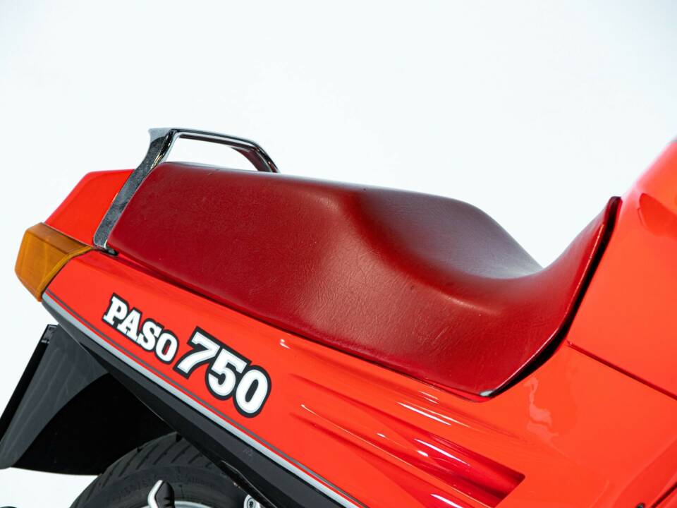 Image 43/50 de Ducati 750 Paso (1987)