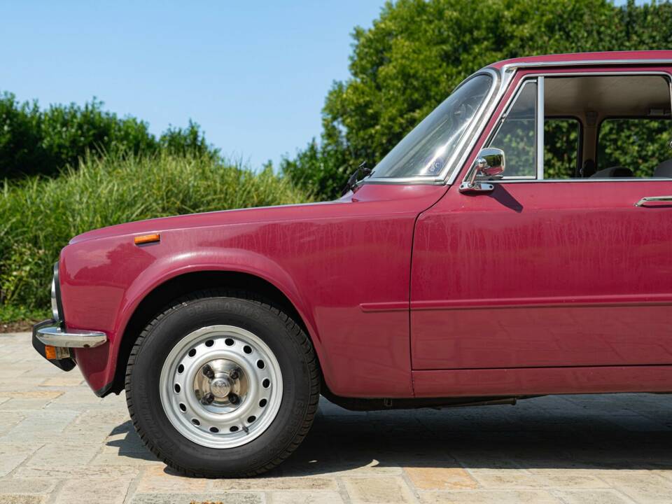 Immagine 14/50 di Alfa Romeo Giulia Nuova Super 1300 (1974)