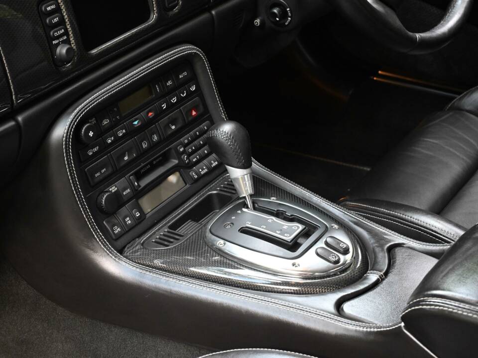 Image 39/50 of Jaguar XKR (2006)