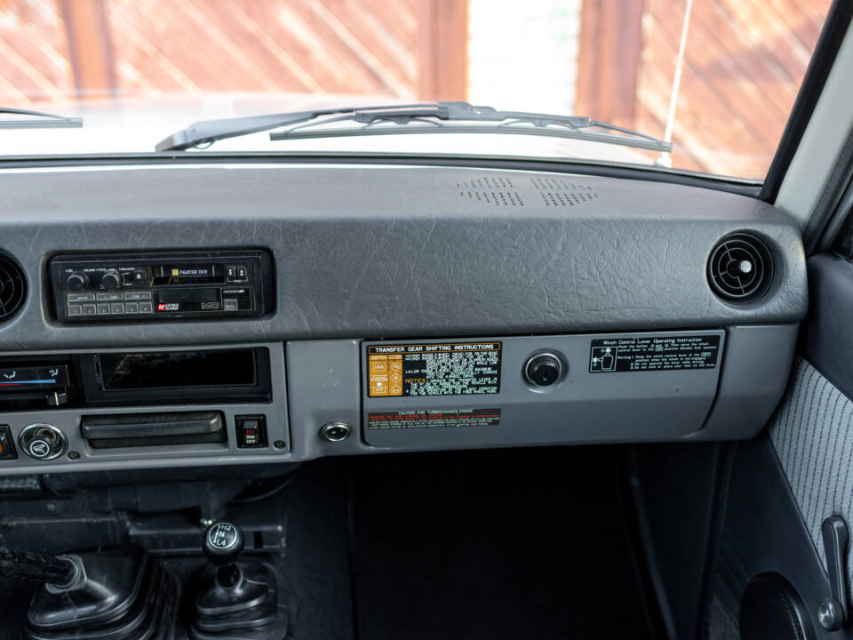 Image 88/100 of Toyota Land Cruiser HJ61 GX (1987)