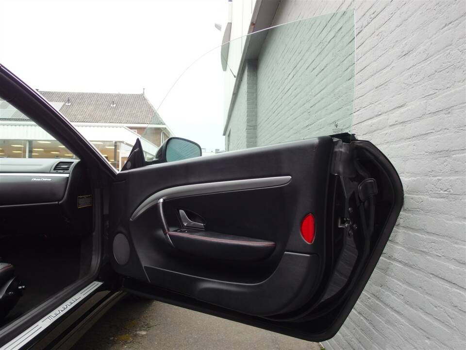 Immagine 50/93 di Maserati GranCabrio 4.7 (2010)