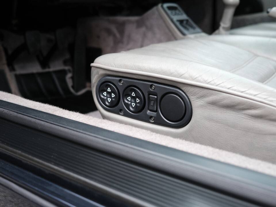 Bild 8/34 von Porsche 911 Carrera 4 (1991)