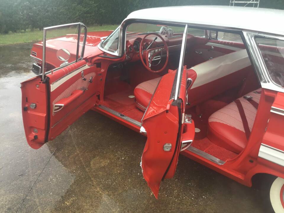 Image 3/4 de Chevrolet Impala Sedan (1960)