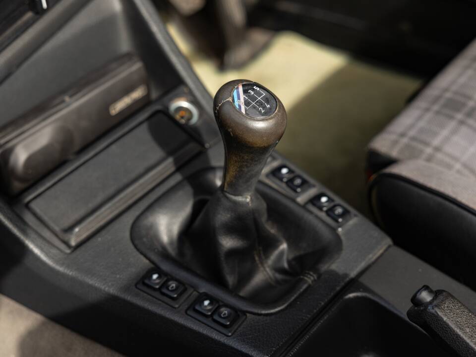 Afbeelding 8/48 van BMW 325i (1990)