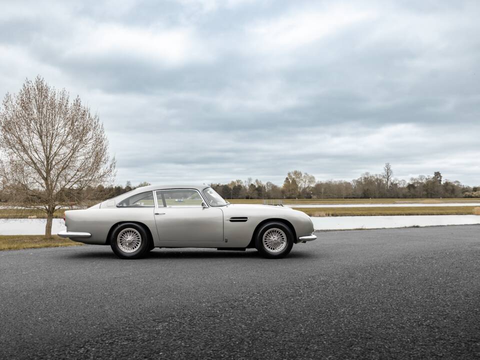 Immagine 31/74 di Aston Martin DB 5 Vantage (1964)