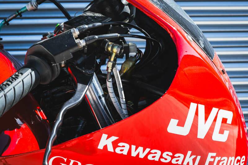 Image 11/50 of Kawasaki GPX 750R (1987)