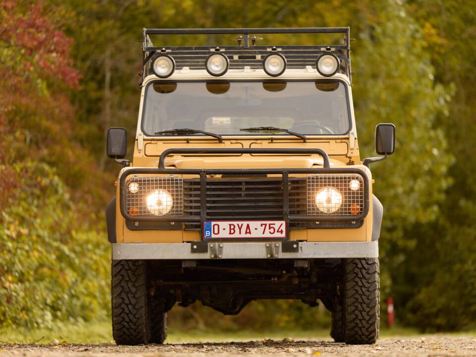 Image 13/42 of Land Rover 110 (1984)