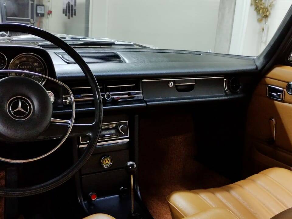 Bild 20/25 von Mercedes-Benz 200 (1969)