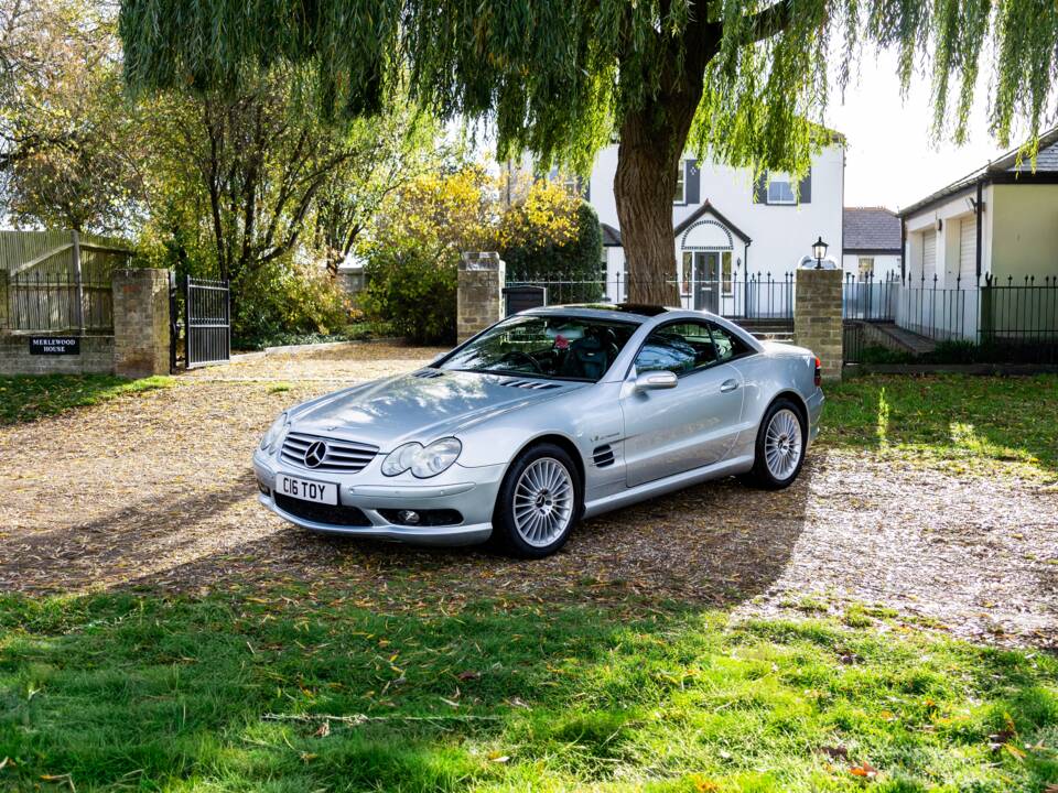Image 24/45 of Mercedes-Benz SL 55 AMG (2004)