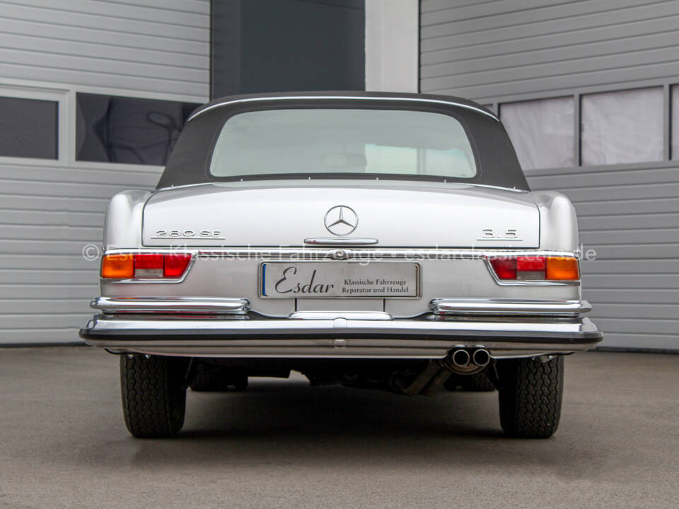 Image 23/34 de Mercedes-Benz 280 SE 3,5 (1970)