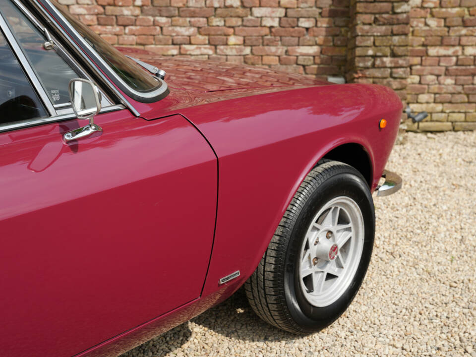 Afbeelding 36/50 van Alfa Romeo 2000 GTV (1971)