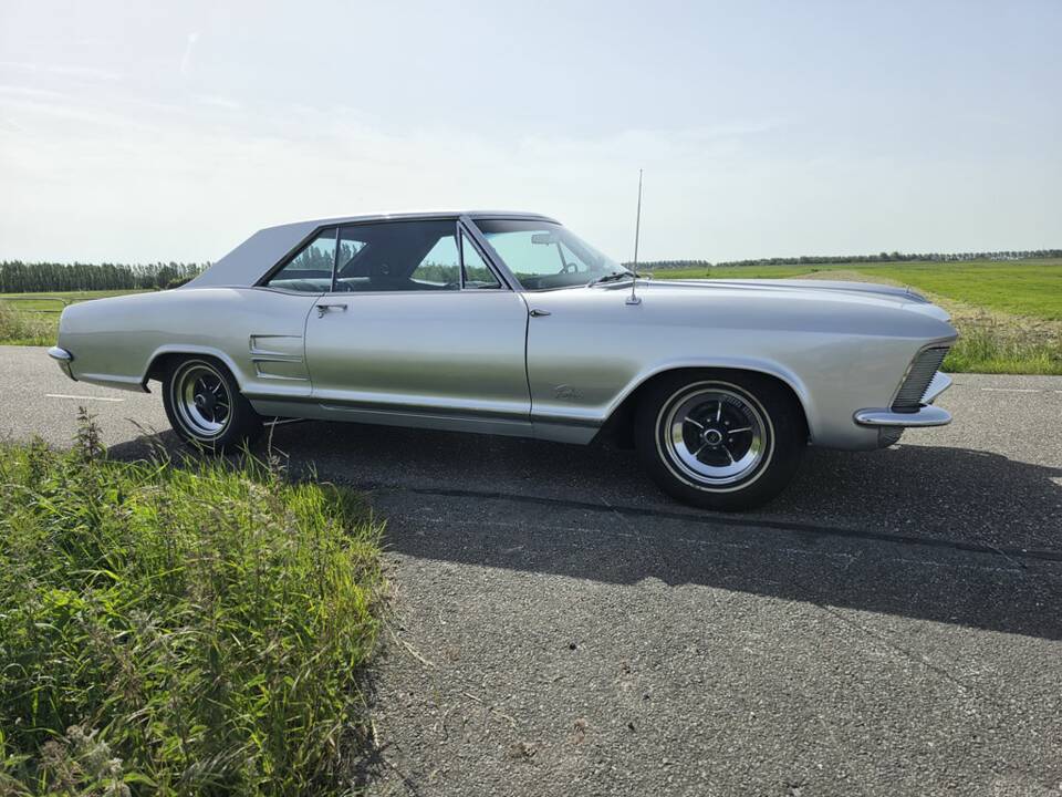 Image 8/8 of Buick Riviera Coupe (1963)