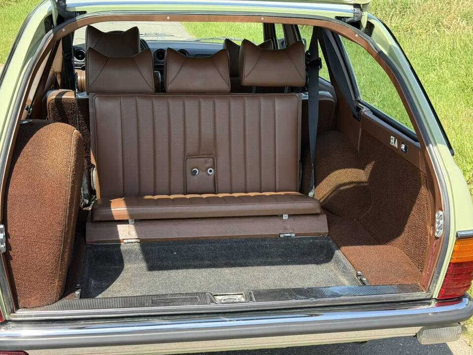 Bild 12/21 von Mercedes-Benz 300 TD (1978)