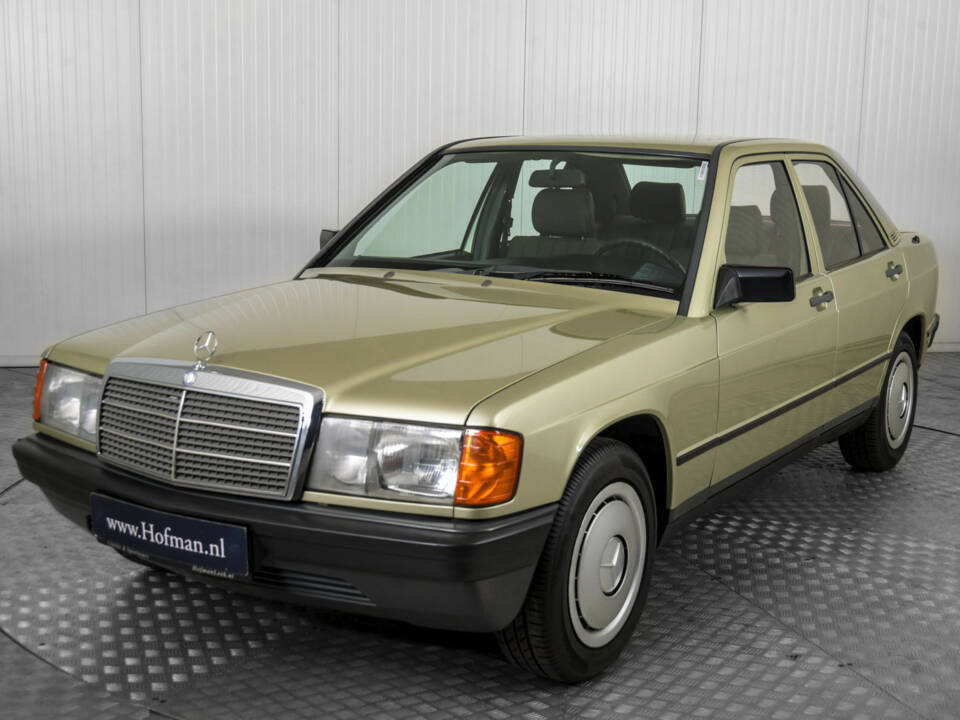 Immagine 18/50 di Mercedes-Benz 190 E (1986)