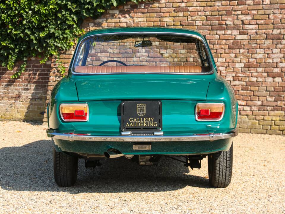 Bild 6/50 von Alfa Romeo Giulia 1300 GT Junior (1972)