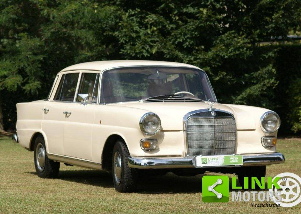 Immagine 2/10 di Mercedes-Benz 200 D (1967)