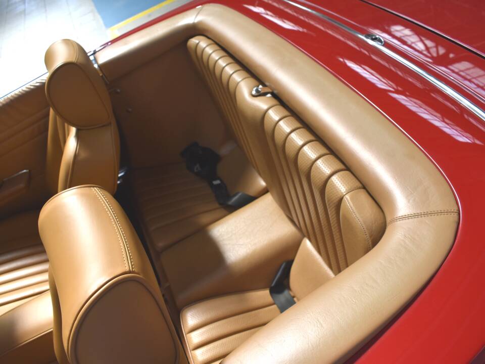 Image 33/94 of Mercedes-Benz 560 SL (1988)