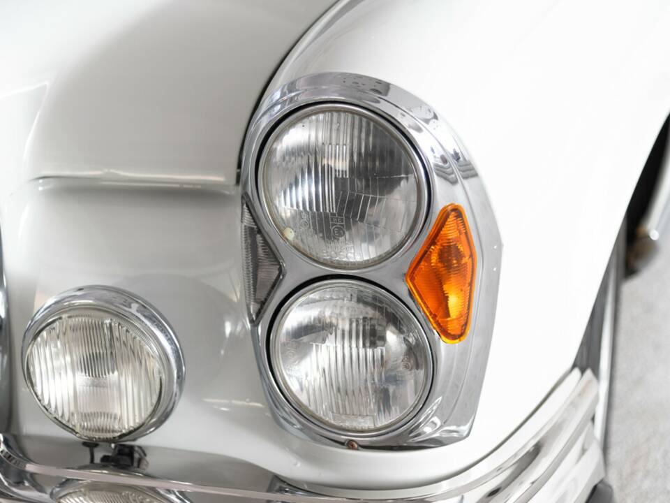 Image 19/38 of Mercedes-Benz 280 SE 3,5 (1970)