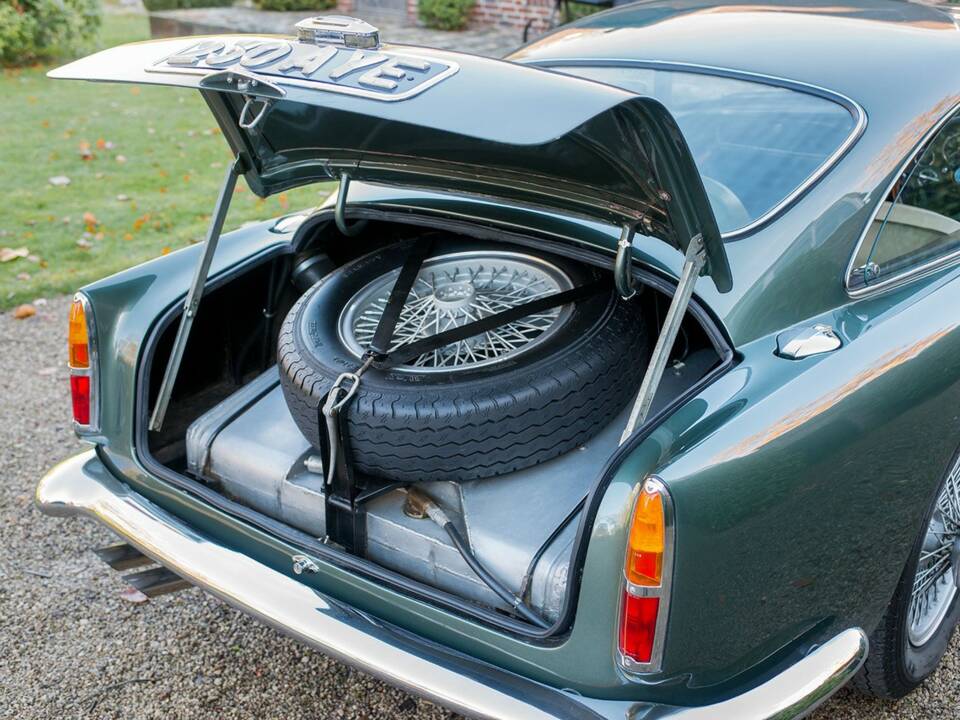 Image 7/42 de Aston Martin DB 4 GT (1959)
