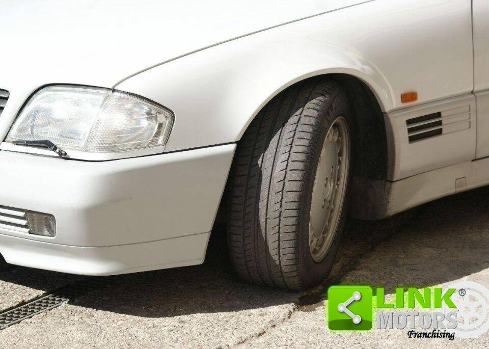 Image 24/50 of Mercedes-Benz 300 SL-24 (1989)