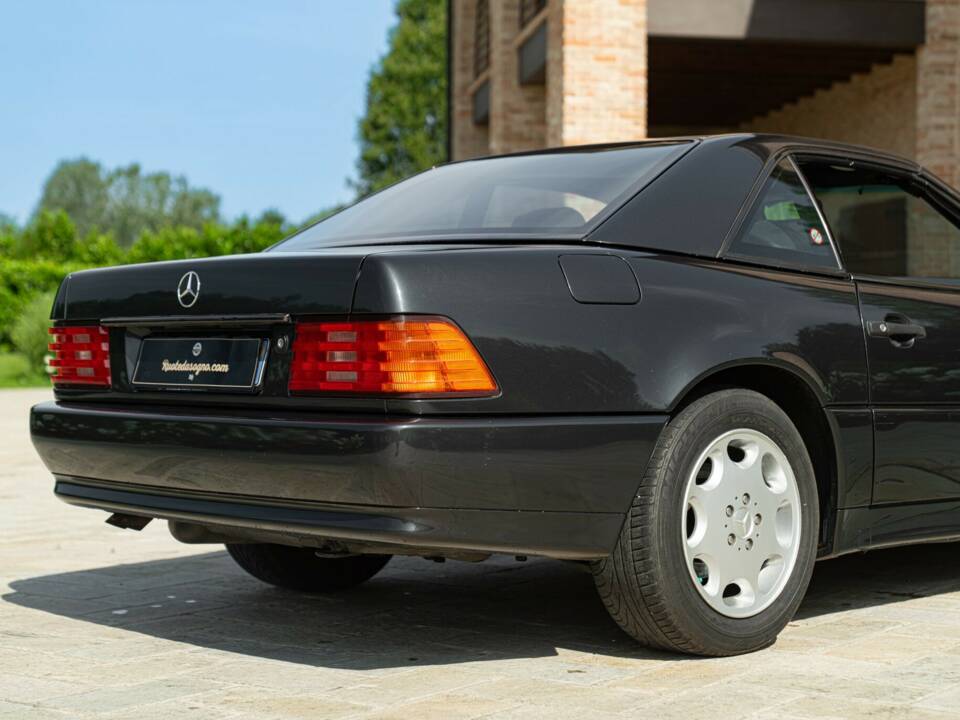 Image 25/50 of Mercedes-Benz 300 SL (1990)