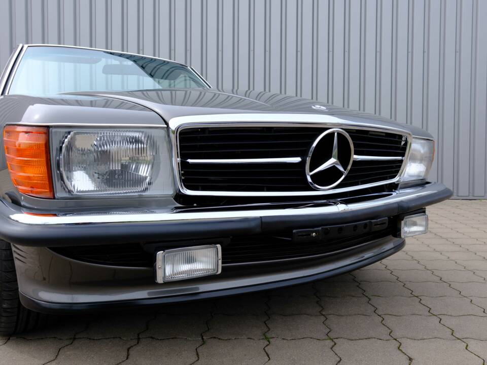 Image 19/97 de Mercedes-Benz 560 SL (1987)