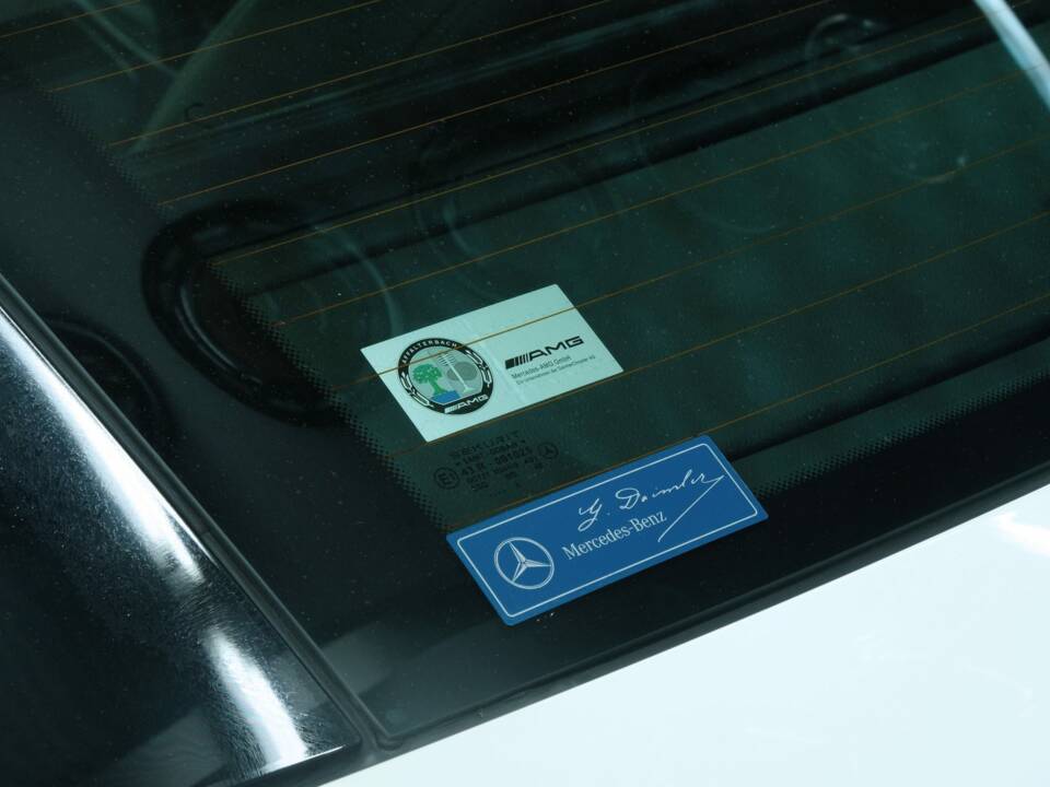 Image 17/50 of Mercedes-Benz SL 55 AMG (2003)