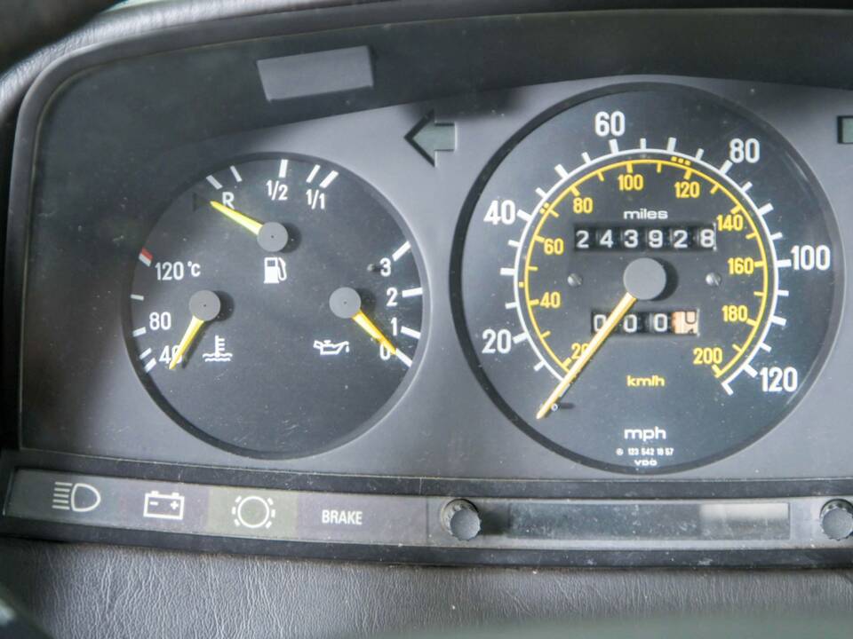 Bild 16/50 von Mercedes-Benz 300 D (1983)
