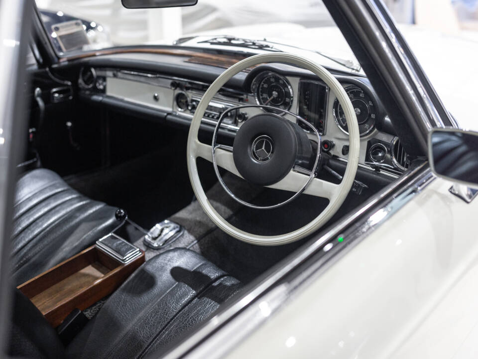 Bild 30/74 von Mercedes-Benz 280 SL (1969)