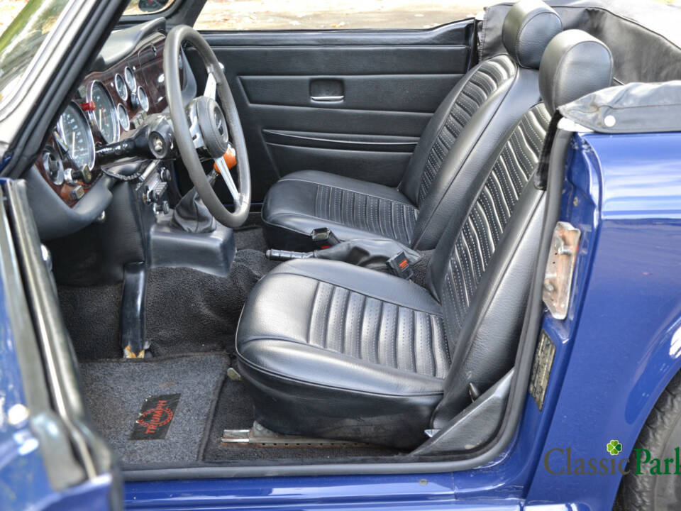 Image 11/50 of Triumph TR 6 (1975)
