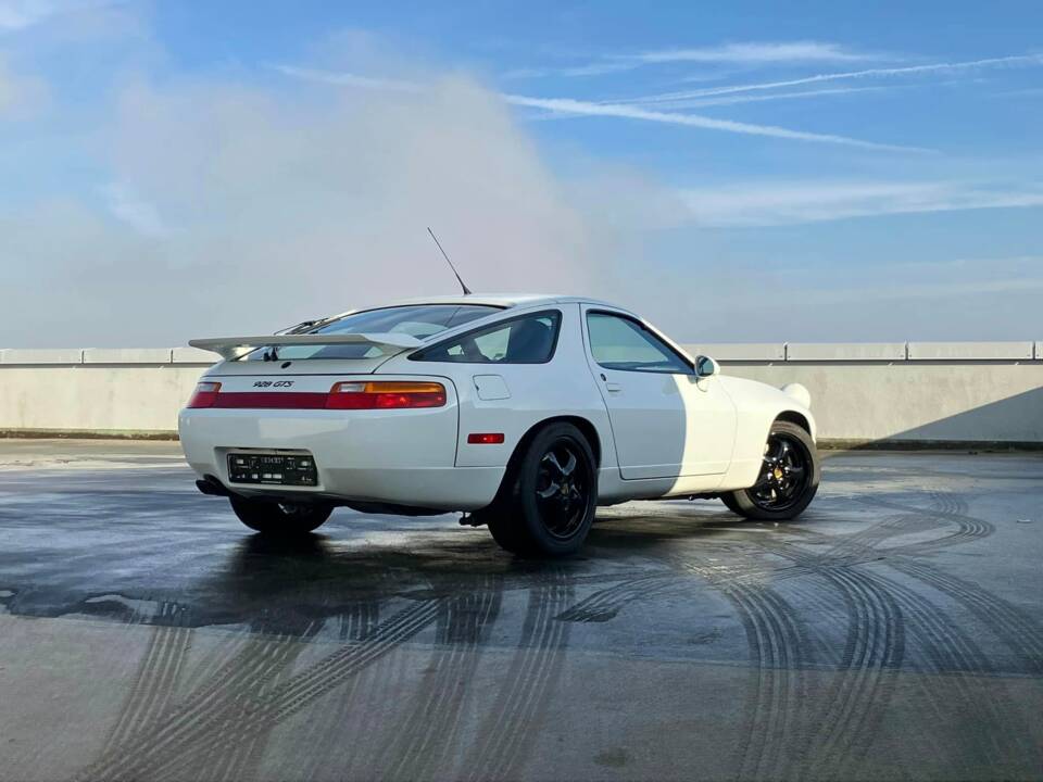 Bild 6/15 von Porsche 928 GTS (1995)