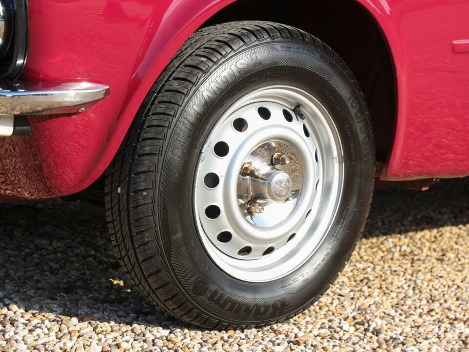 Image 22/50 of Alfa Romeo Giulia Nuova Super 1300 (1975)