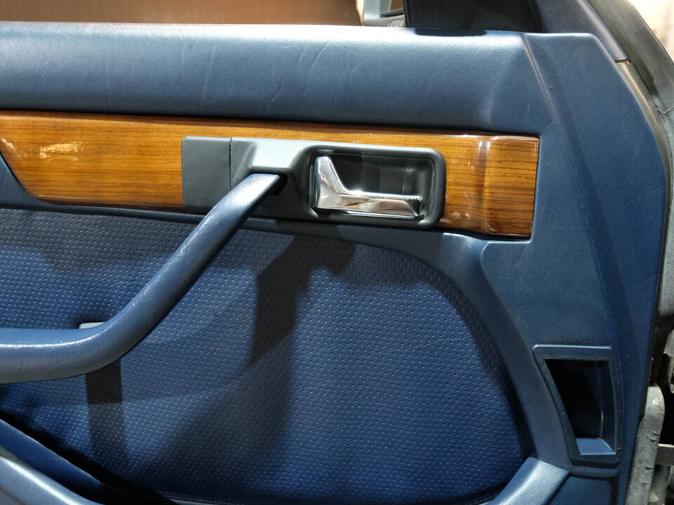 Image 28/31 of Mercedes-Benz 500 SEL (1987)