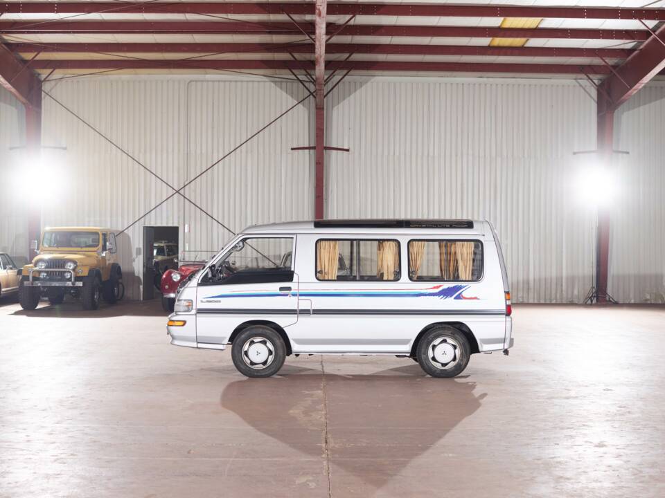 Bild 12/65 von Mitsubishi L300 (1993)