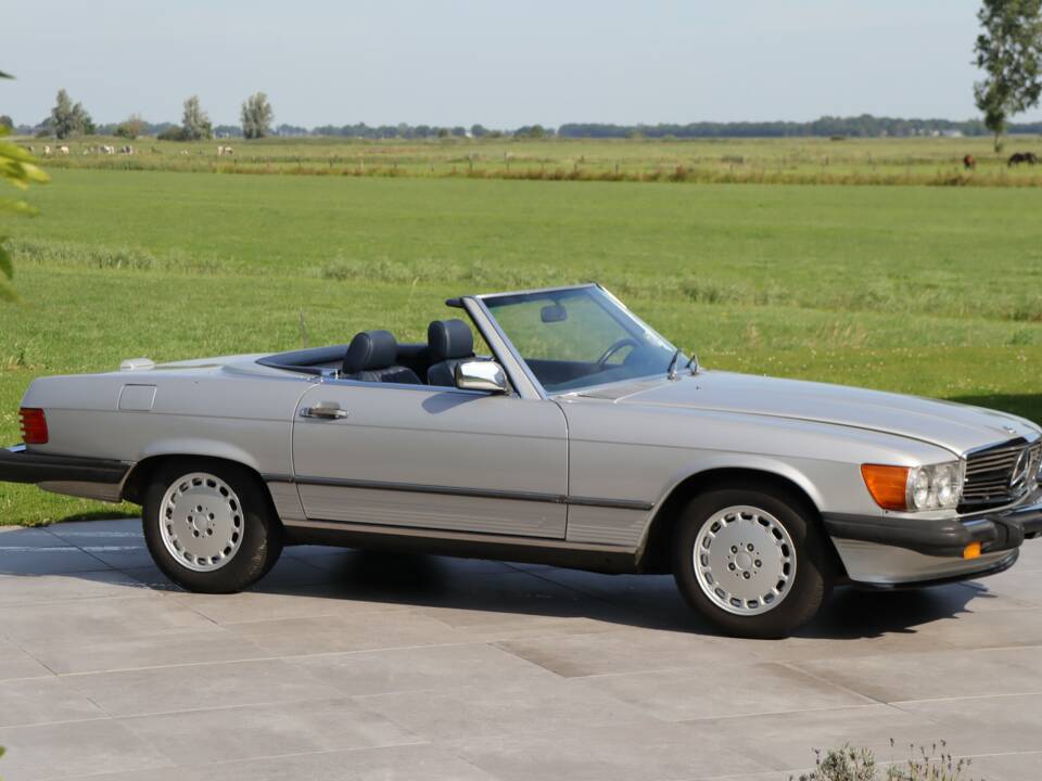 Image 36/50 de Mercedes-Benz 560 SL (1988)