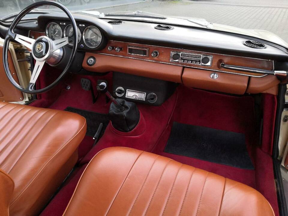 Image 27/29 of Alfa Romeo 2600 Sprint (1966)