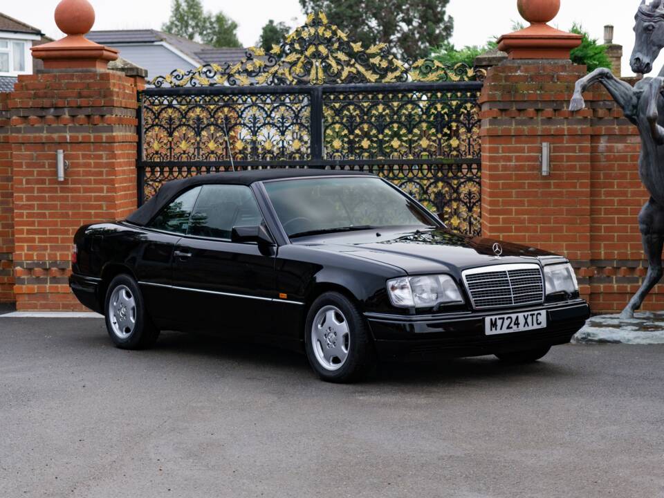 Bild 13/42 von Mercedes-Benz E 320 (1995)