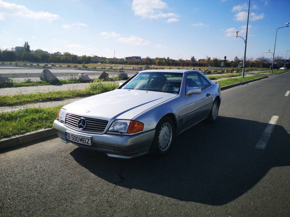 Image 6/8 of Mercedes-Benz 500 SL (1990)
