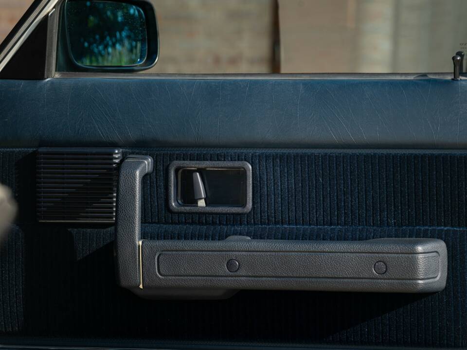 Immagine 13/43 di Volvo 240 GLE Injection (1989)