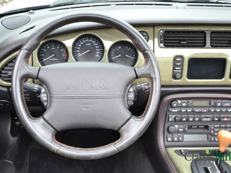 Image 39/50 of Jaguar XKR &quot;Silverstone&quot; (2000)