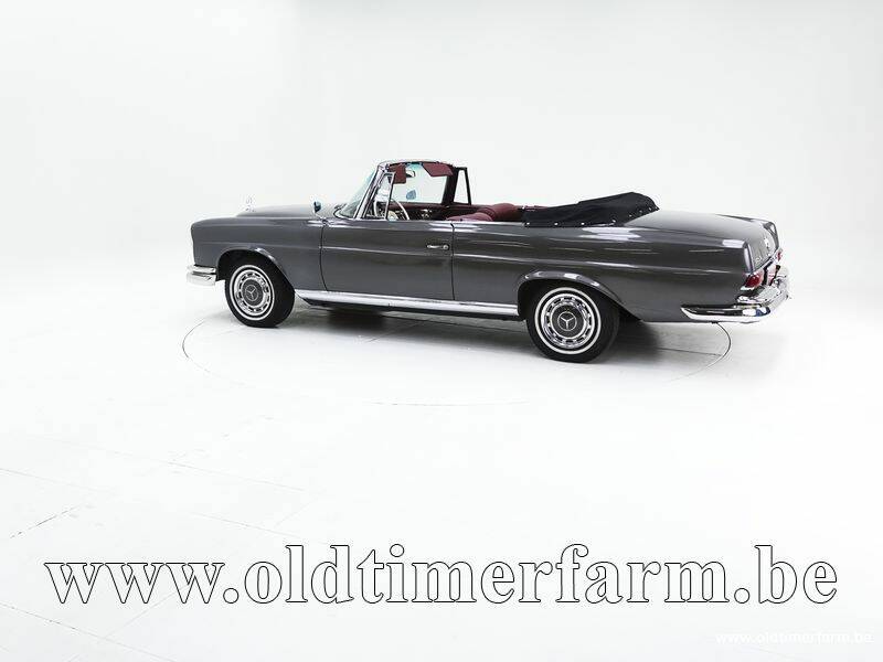 Image 4/15 de Mercedes-Benz 220 SE b (1963)