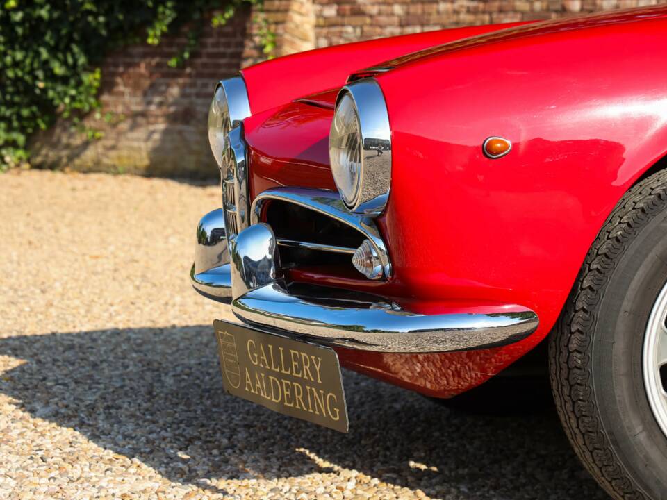 Image 17/50 of Alfa Romeo Giulia 1600 Spider (1963)
