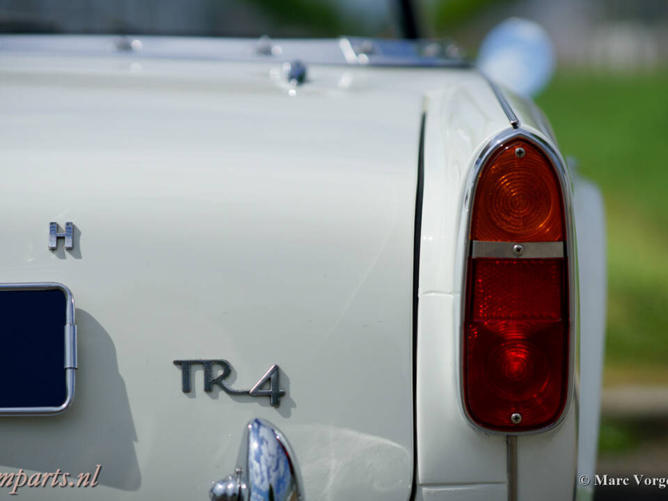 Image 22/31 of Triumph TR 4A (1966)