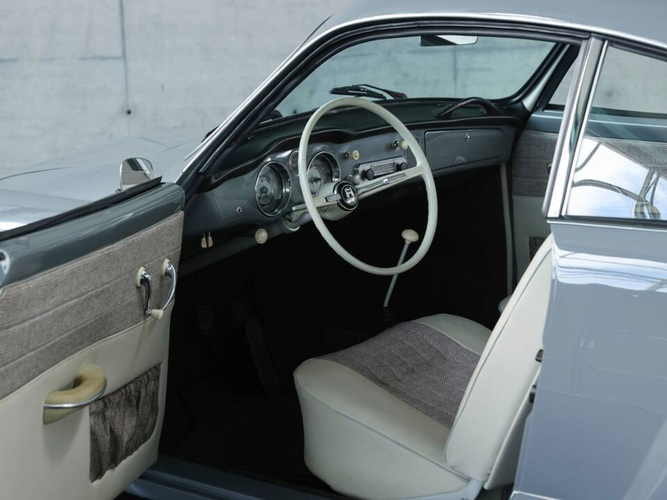 Image 18/50 of Volkswagen Karmann Ghia 1500 (1961)