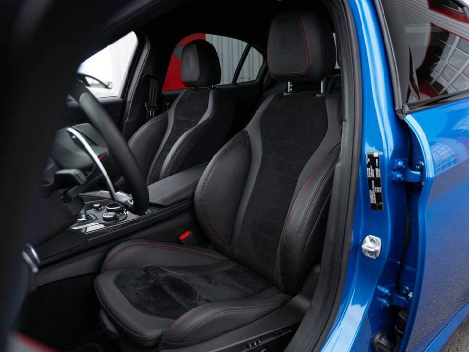 Bild 8/10 von Alfa Romeo Giulia Quadrifoglio (2019)