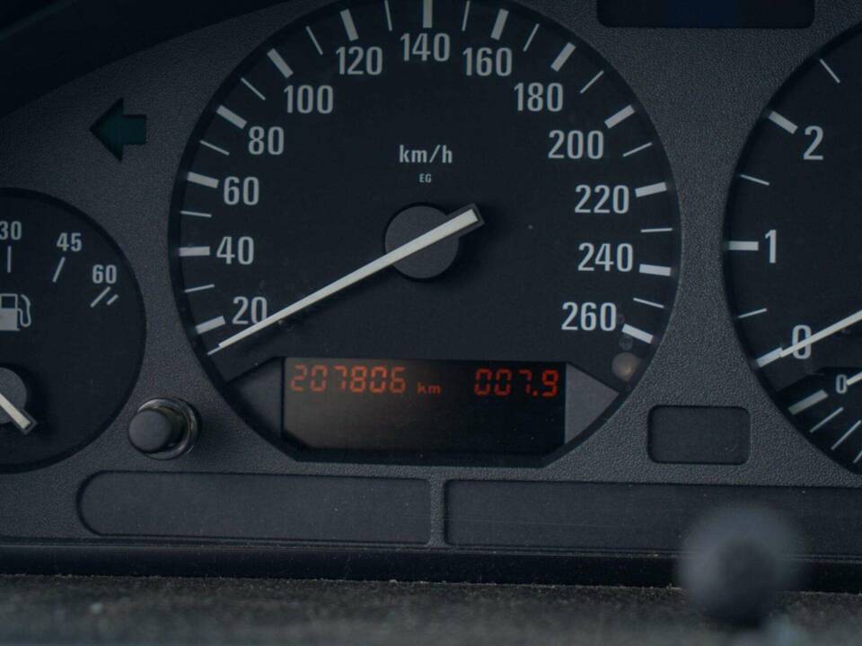 Image 6/40 de BMW 320i (1994)